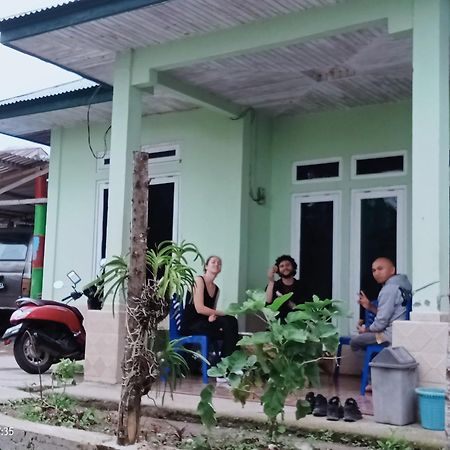 Petra Homestay Bangka Leda Ruteng Exterior photo