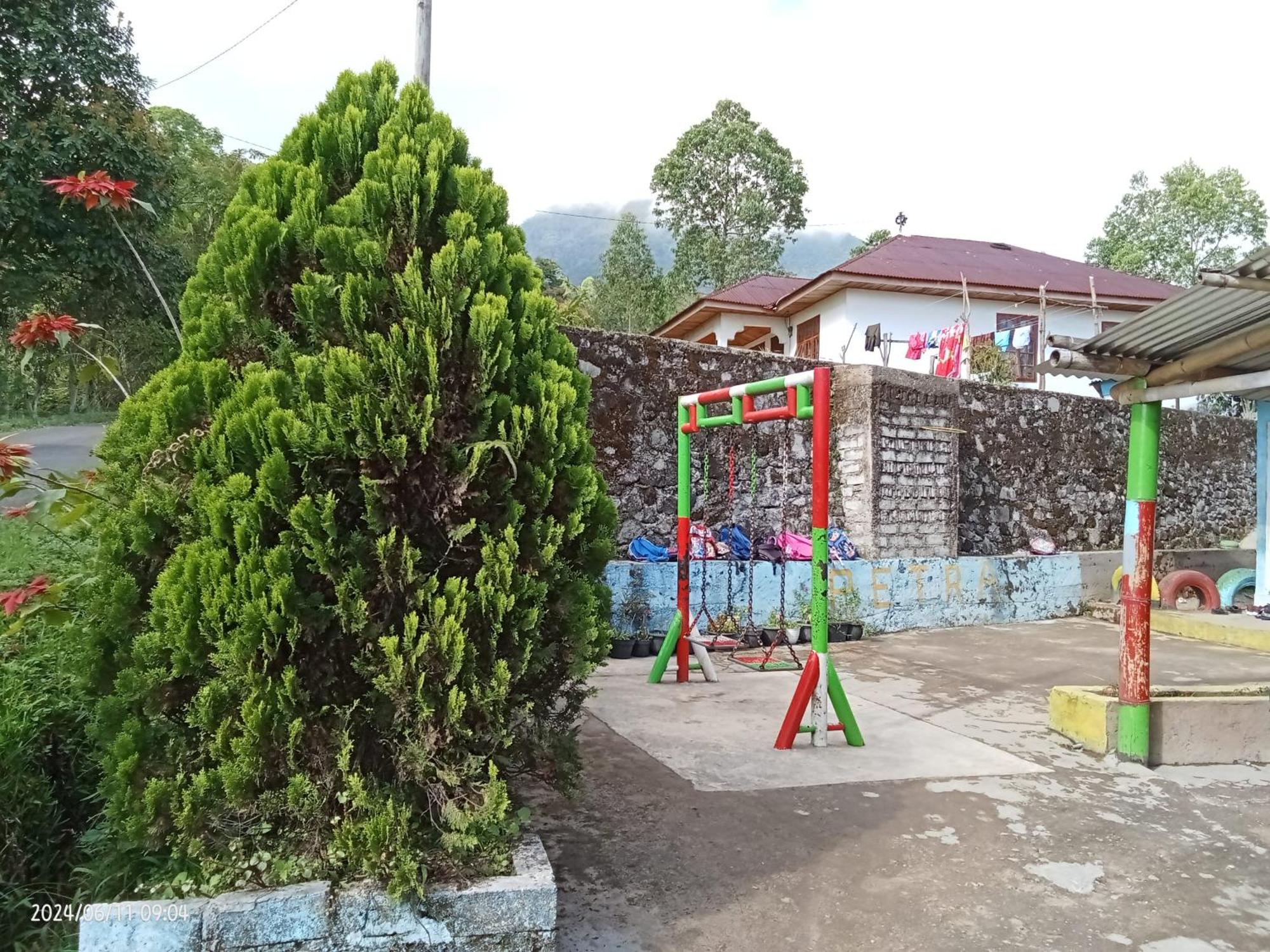 Petra Homestay Bangka Leda Ruteng Exterior photo