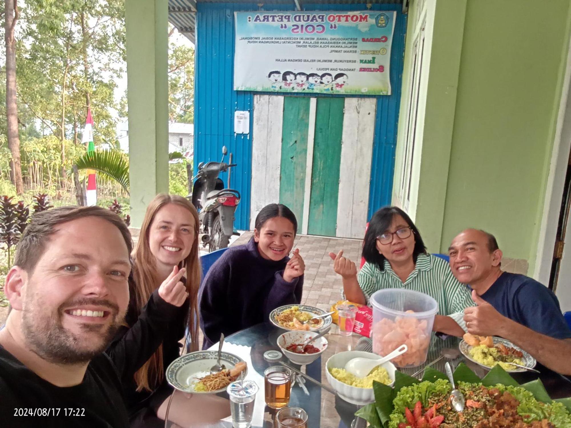 Petra Homestay Bangka Leda Ruteng Exterior photo