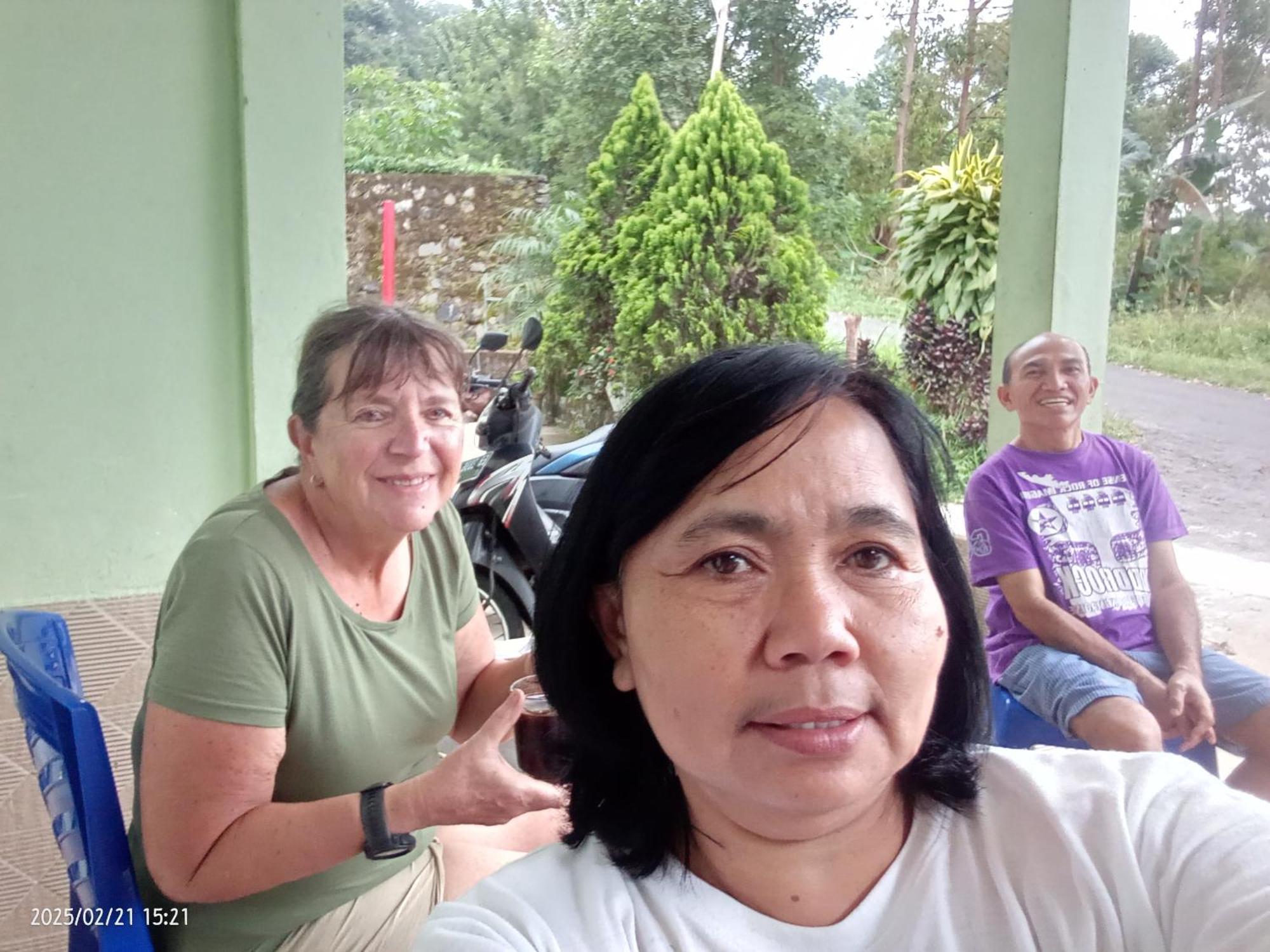 Petra Homestay Bangka Leda Ruteng Exterior photo